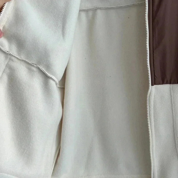 BearPaw Outdoors Polar Fleece Zip Up Jacket, Taupe/Cream, Size Medium - Picture 14 of 16